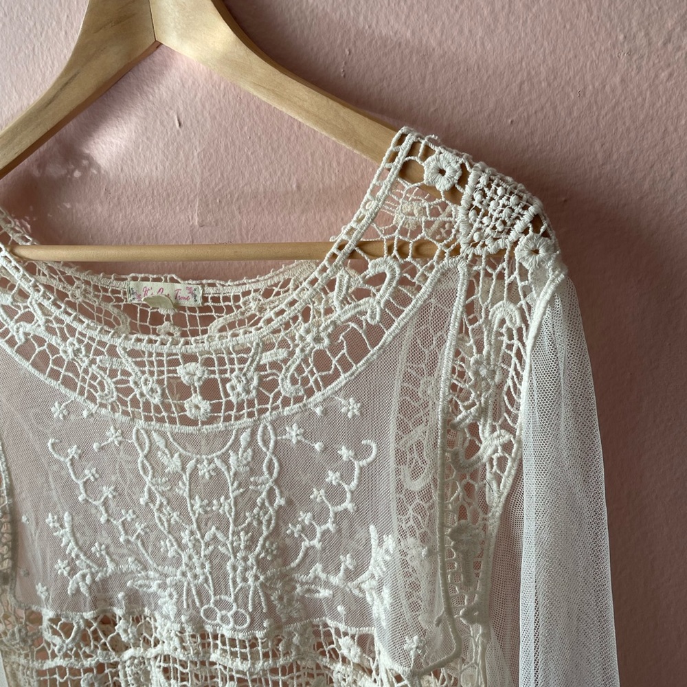 Boho style lace top size small - Picture 3 of 8